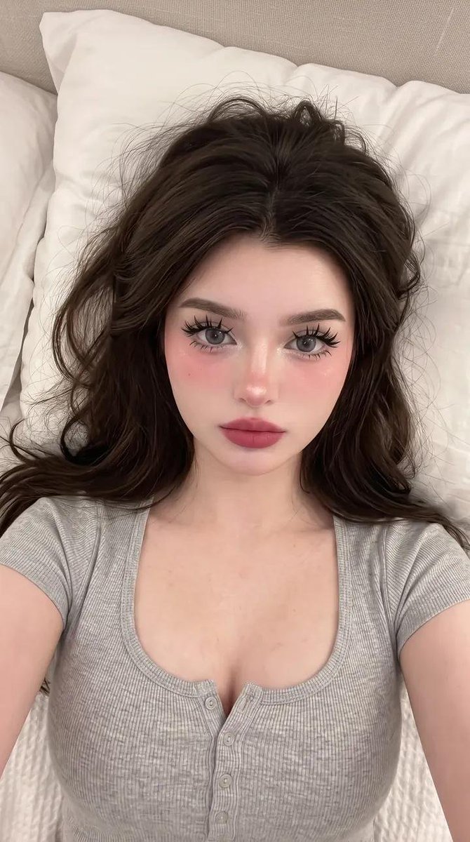 Douyin Doll Makeup Top-Down Selfie Portrait