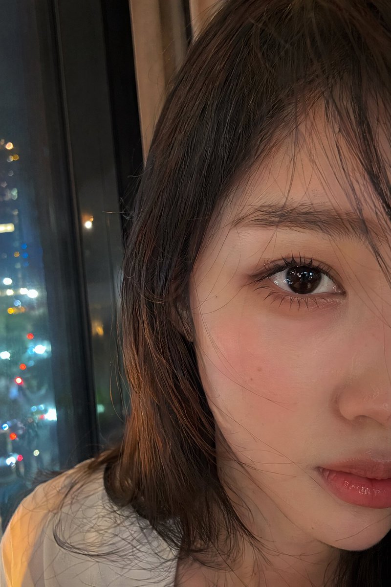 Ultra-realistic Smartphone Selfie Portrait
